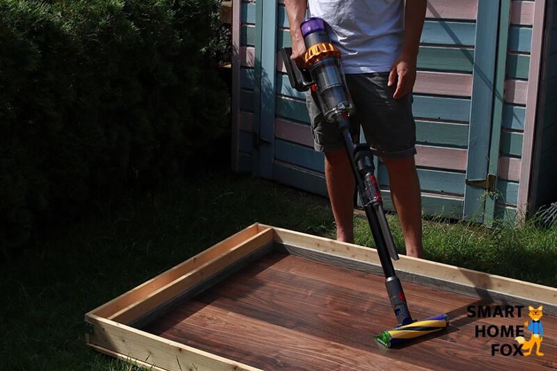 Ein Akkubodenstaubsauger